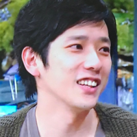 嵐 二宮和也 ニノ くんのカーキ色のvネックに色気を感じすぎてテレビの前で赤面するファン続出